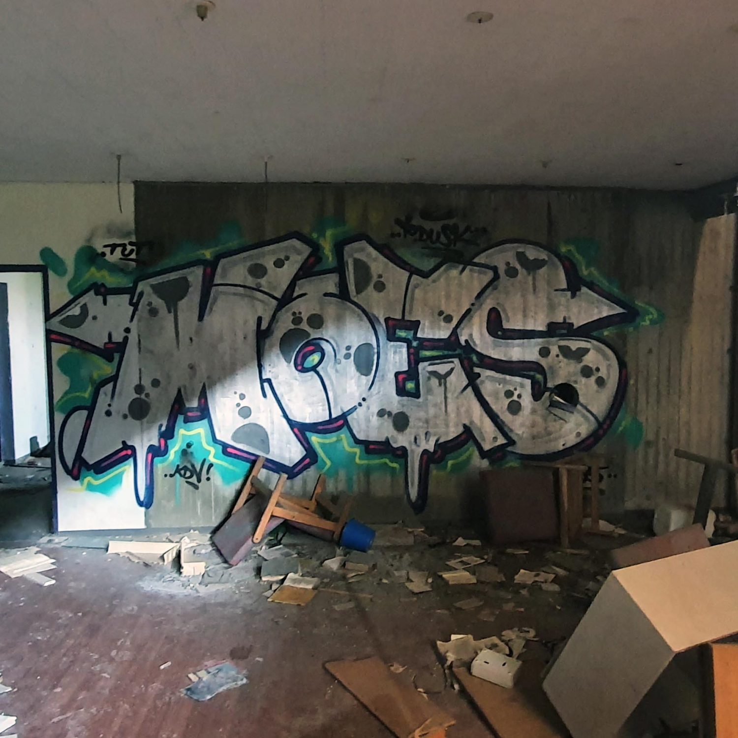 Graffiti in a abandoned school